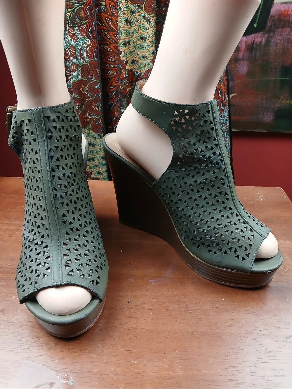 PARKER & SKY Olive Green Laser Cut Open Toe Gladiator Wedge Sandals Size 8